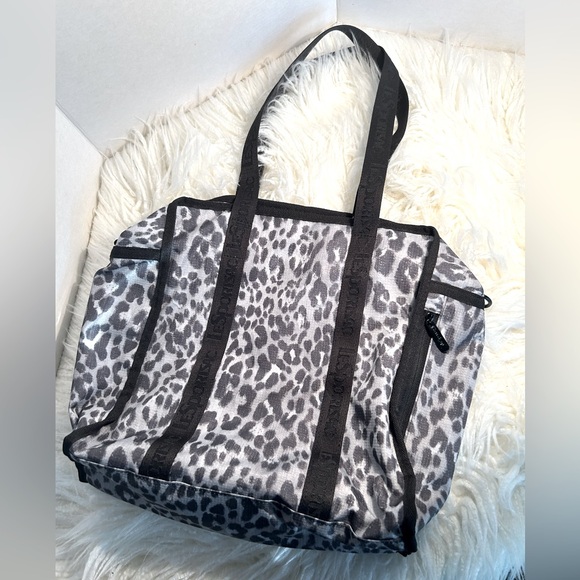 😻LeSportsac Cheetah Tote😻 - Picture 3 of 12